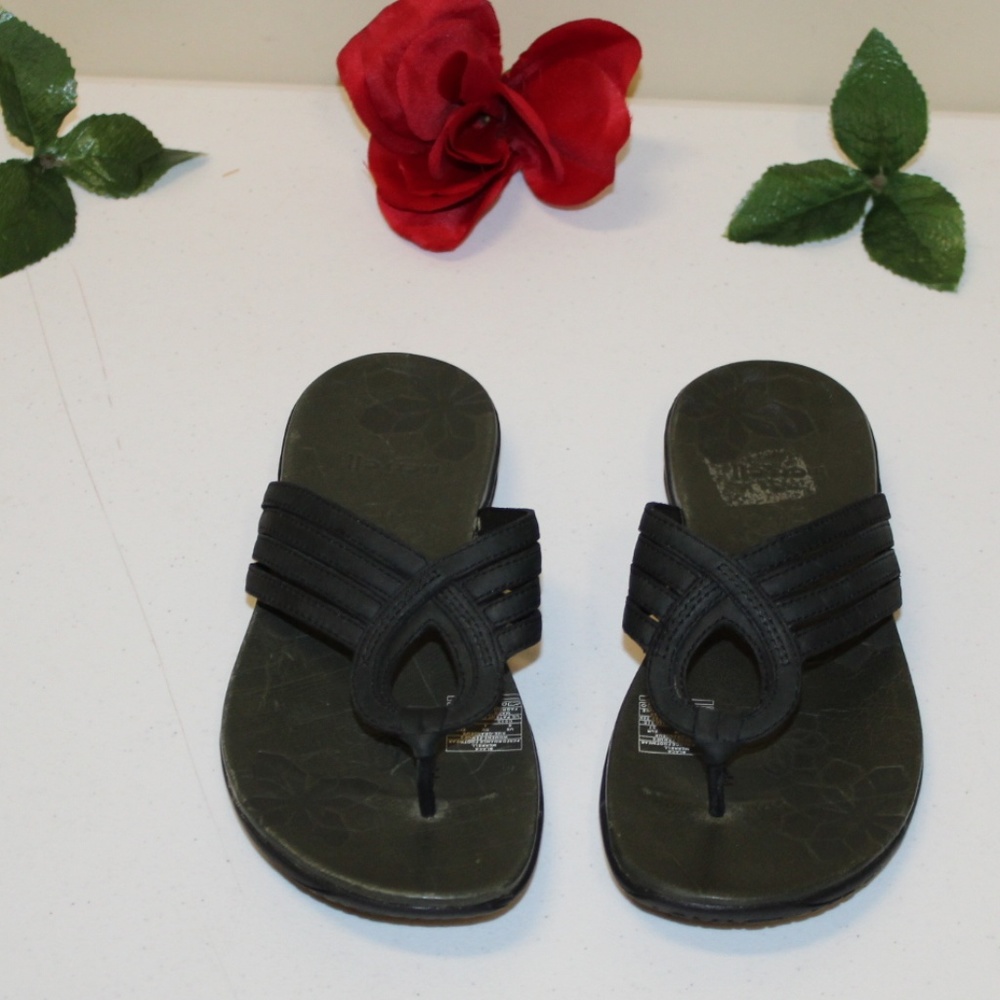 Merrell Women size 6 Sandals black